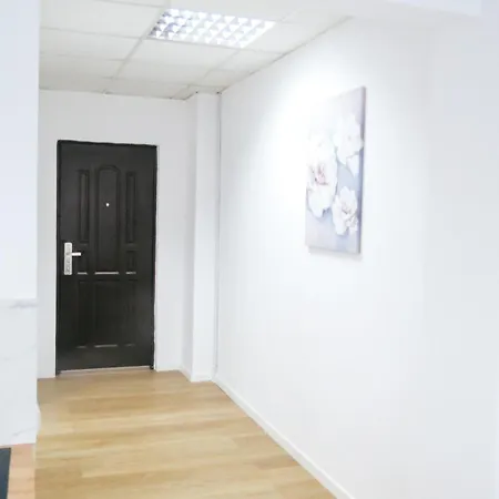 Urban Escape Apartment *